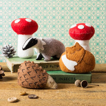 Load image into Gallery viewer, Woodland Scene Felt Craft Kit