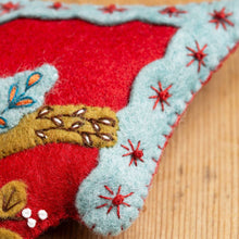 Load image into Gallery viewer, Folk Birdhouse Felt Craft Mini Kit
