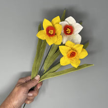 Load image into Gallery viewer, Felt Daffodils Flower Craft Kit
