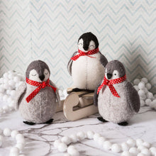 Load image into Gallery viewer, Baby Penguins Felt Craft Kit
