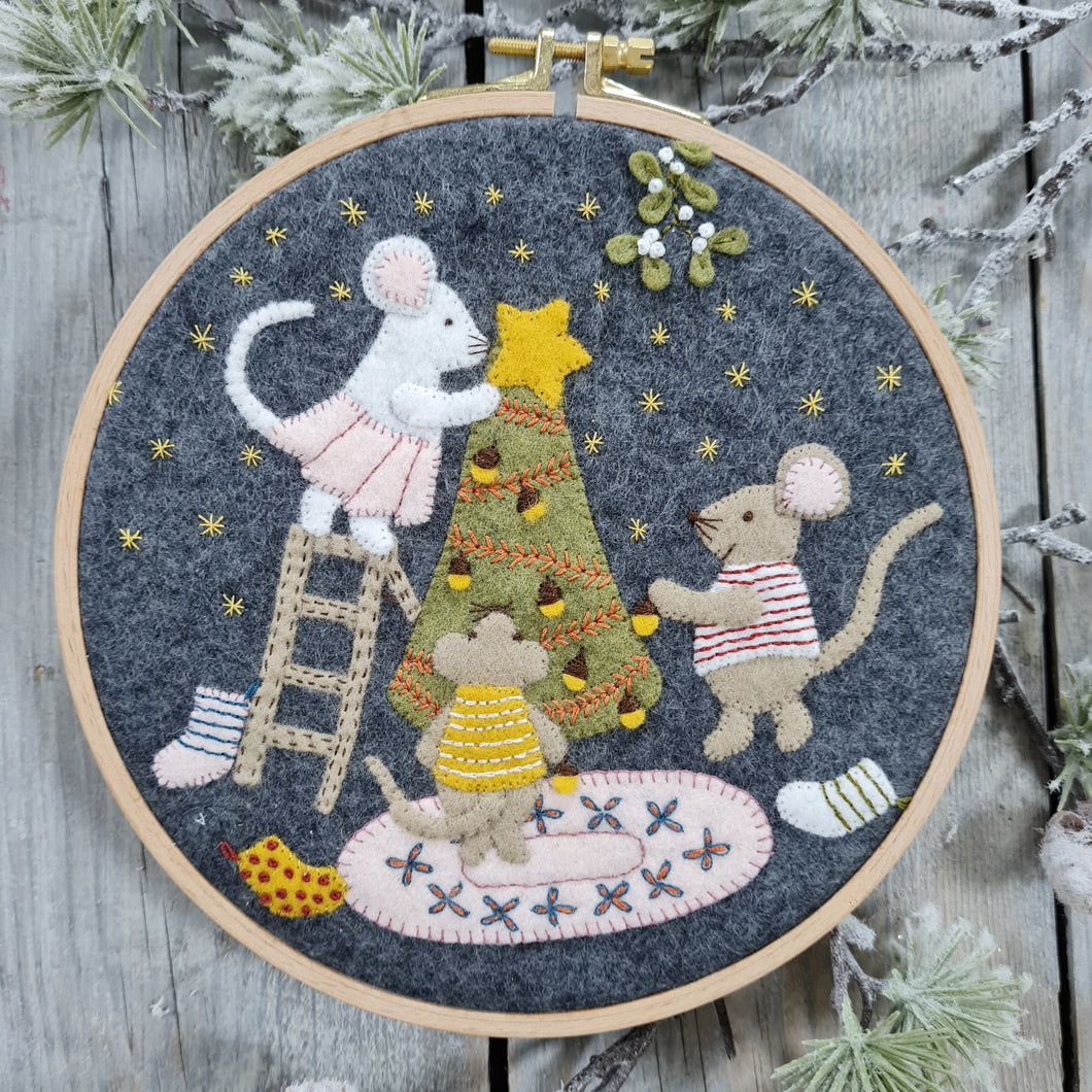 Christmas with the Mouse Family Felt Applique Hoop Craft Kit