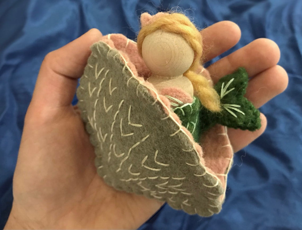 Wee Felt Mermaid and Clamshell Bed Complete Sewing Kit